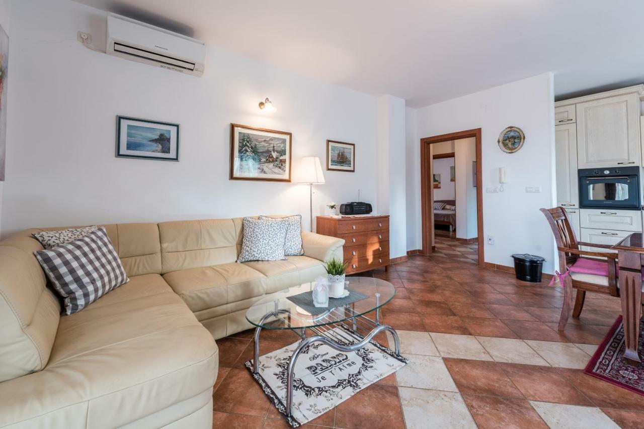 Apartments Jelavic Sutomiscica Bagian luar foto