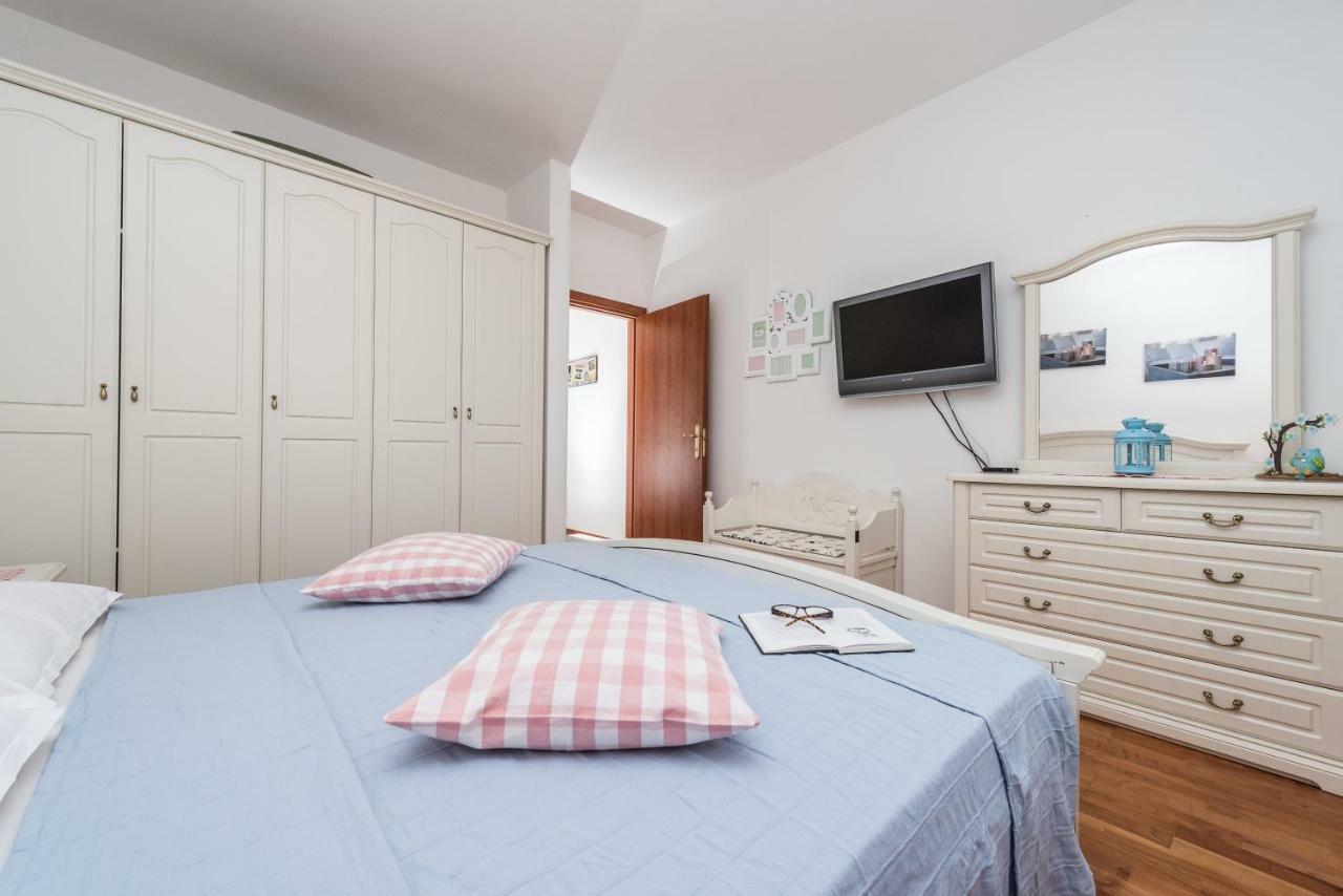 Apartments Jelavic Sutomiscica Bagian luar foto