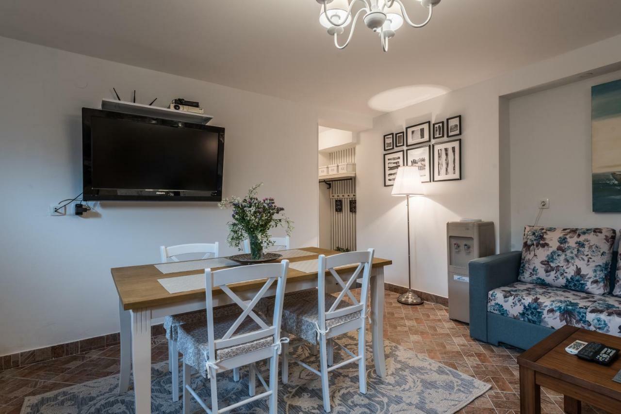 Apartments Jelavic Sutomiscica Bagian luar foto